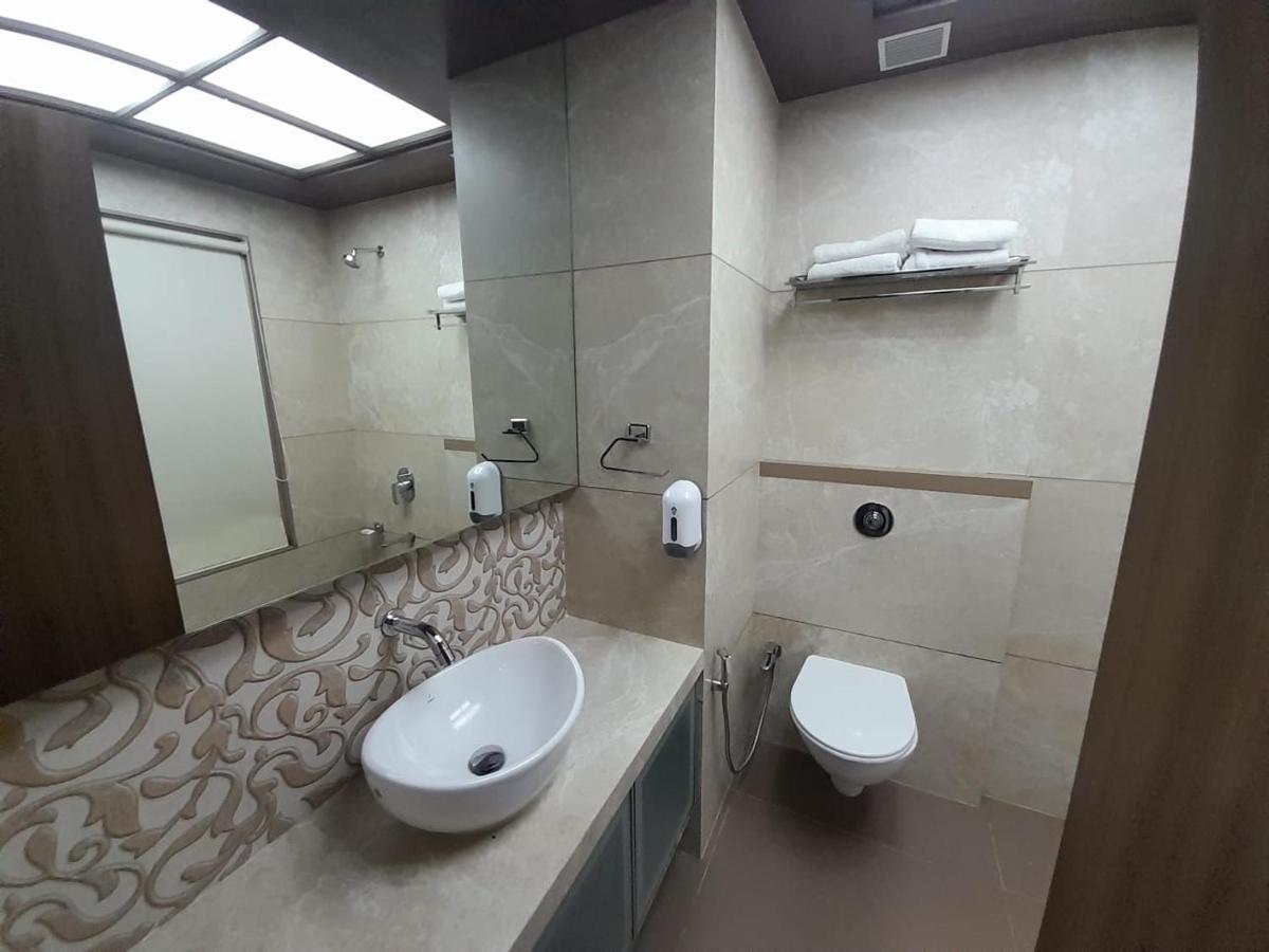 Hotel Mathoshree Тане Екстериор снимка
