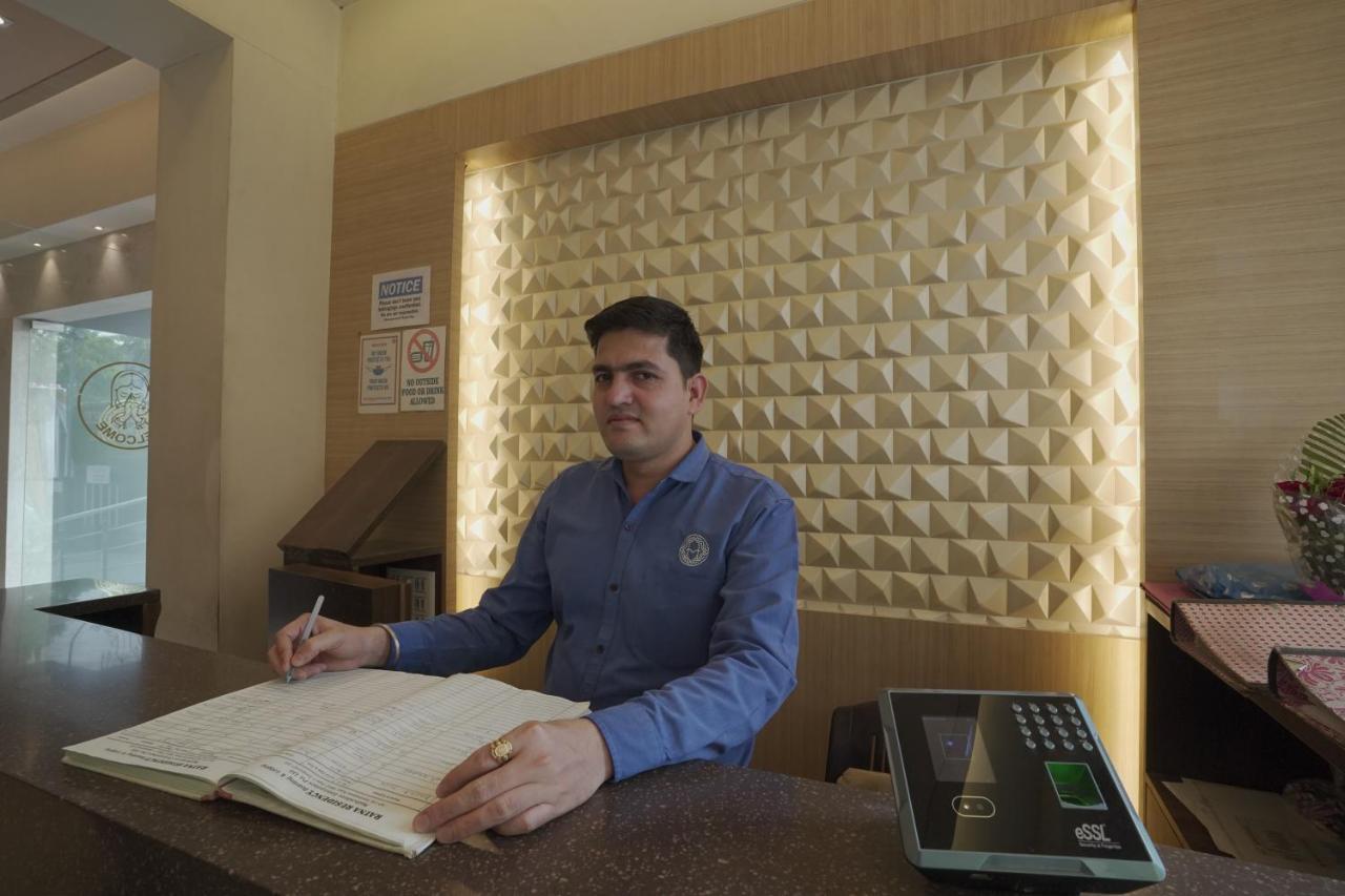 Hotel Mathoshree Тане Екстериор снимка