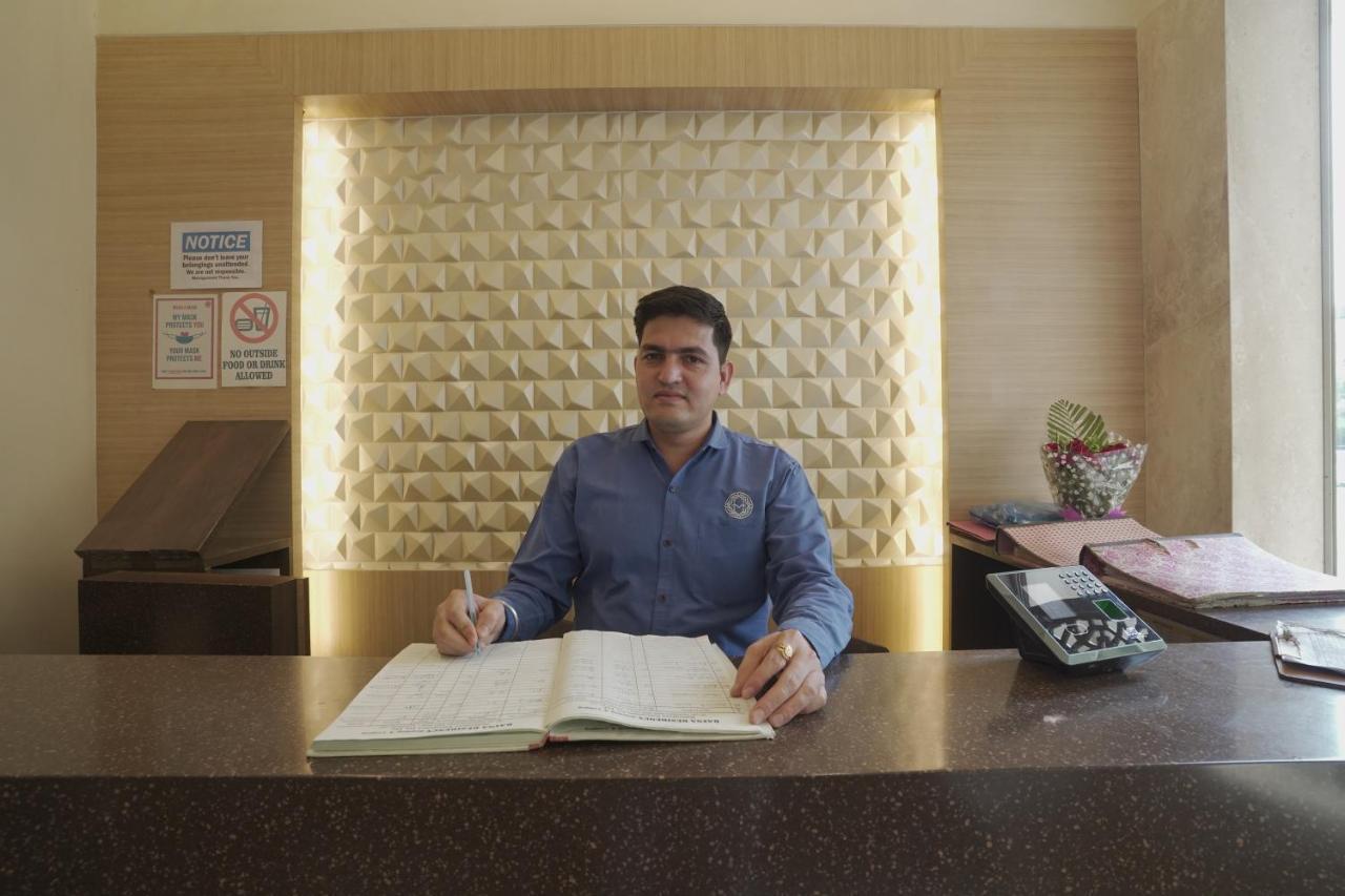 Hotel Mathoshree Тане Екстериор снимка