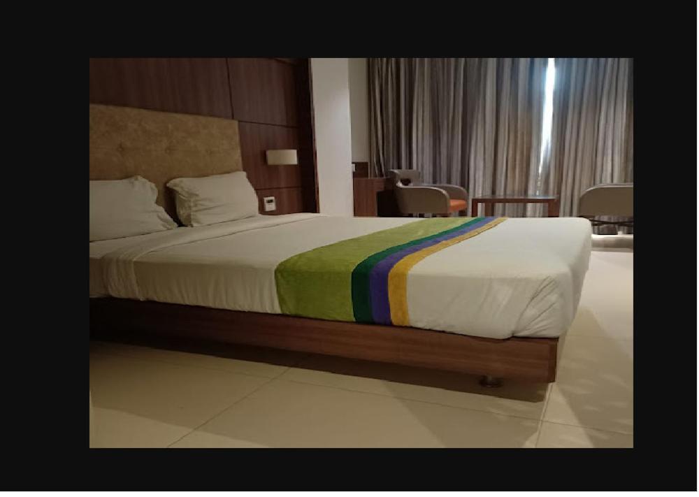 Hotel Mathoshree Тане Екстериор снимка