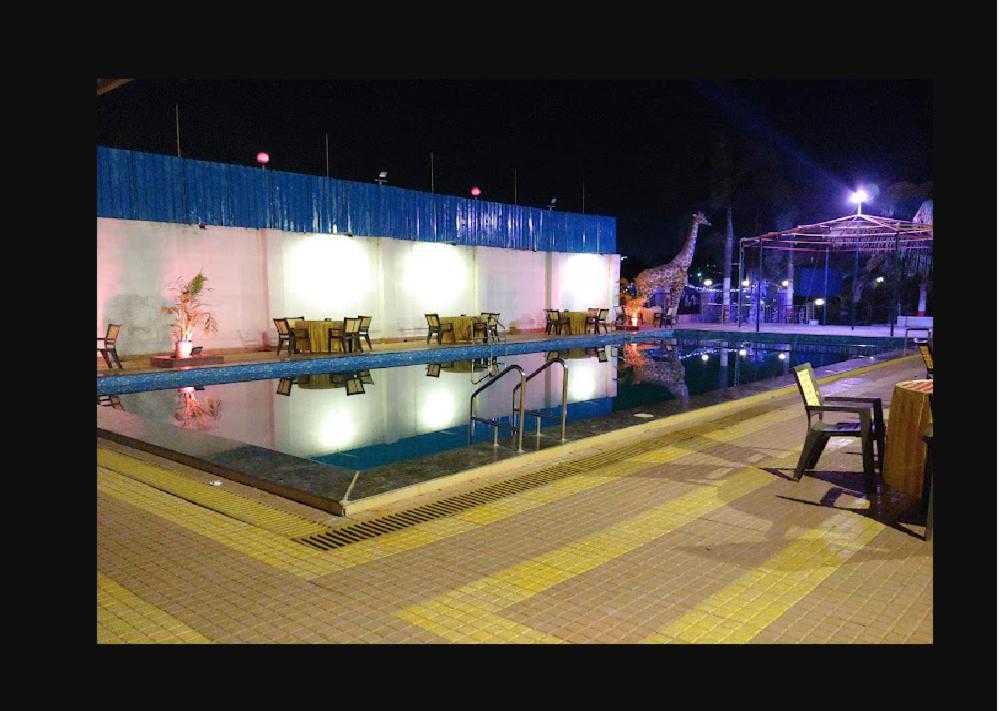 Hotel Mathoshree Тане Екстериор снимка